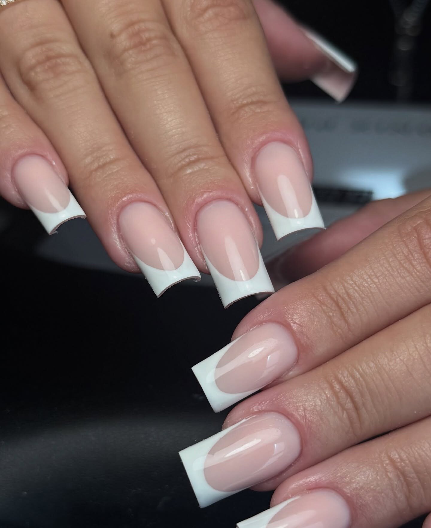 French manucure blanche sur ongles longs